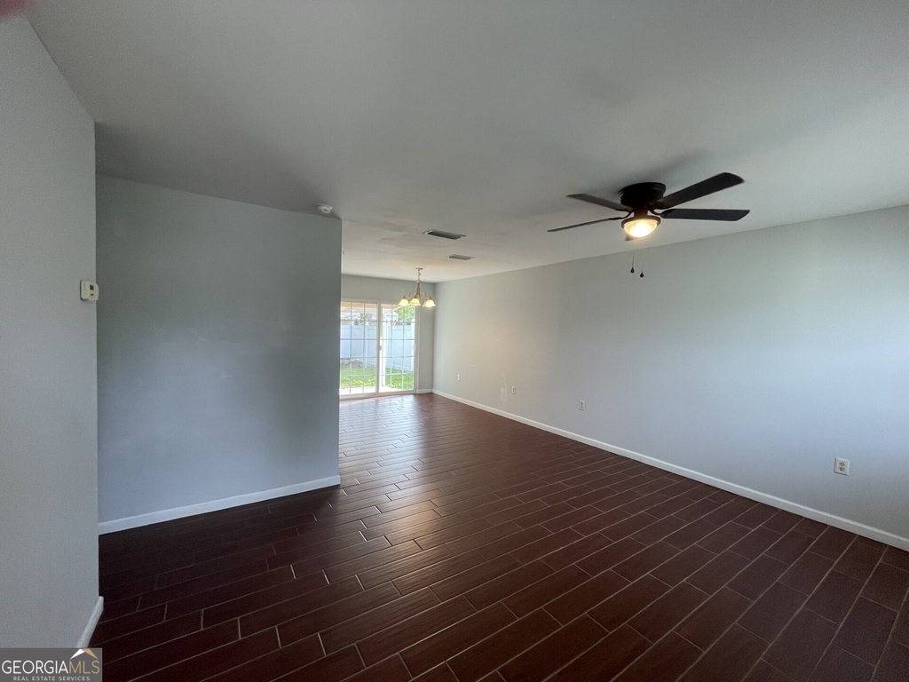 542 Chateau Circle - Photo 3