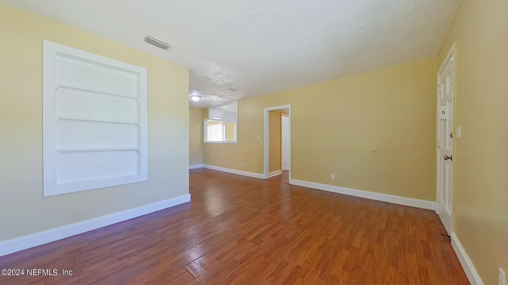 1162 Lake Forest Boulevard - Photo 6