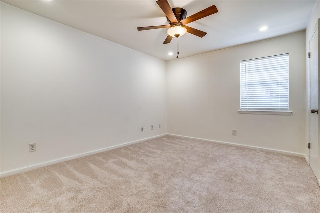 7640 W Greenway Boulevard - Photo 14