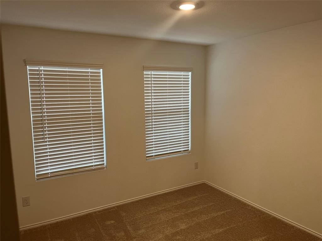 1208 Ashwood Drive - Photo 2