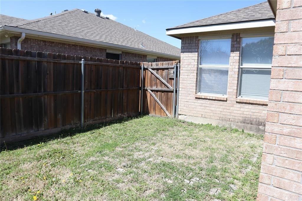 1918 Marble Falls Lane - Photo 13