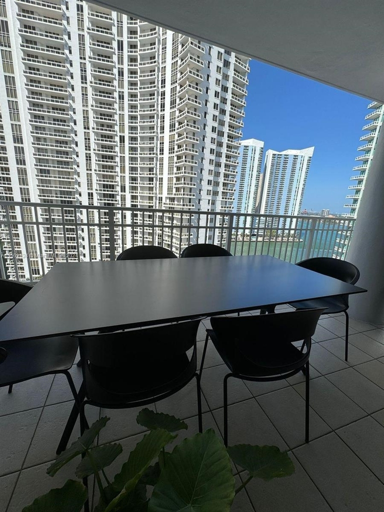 801 Brickell Key Blvd - Photo 27