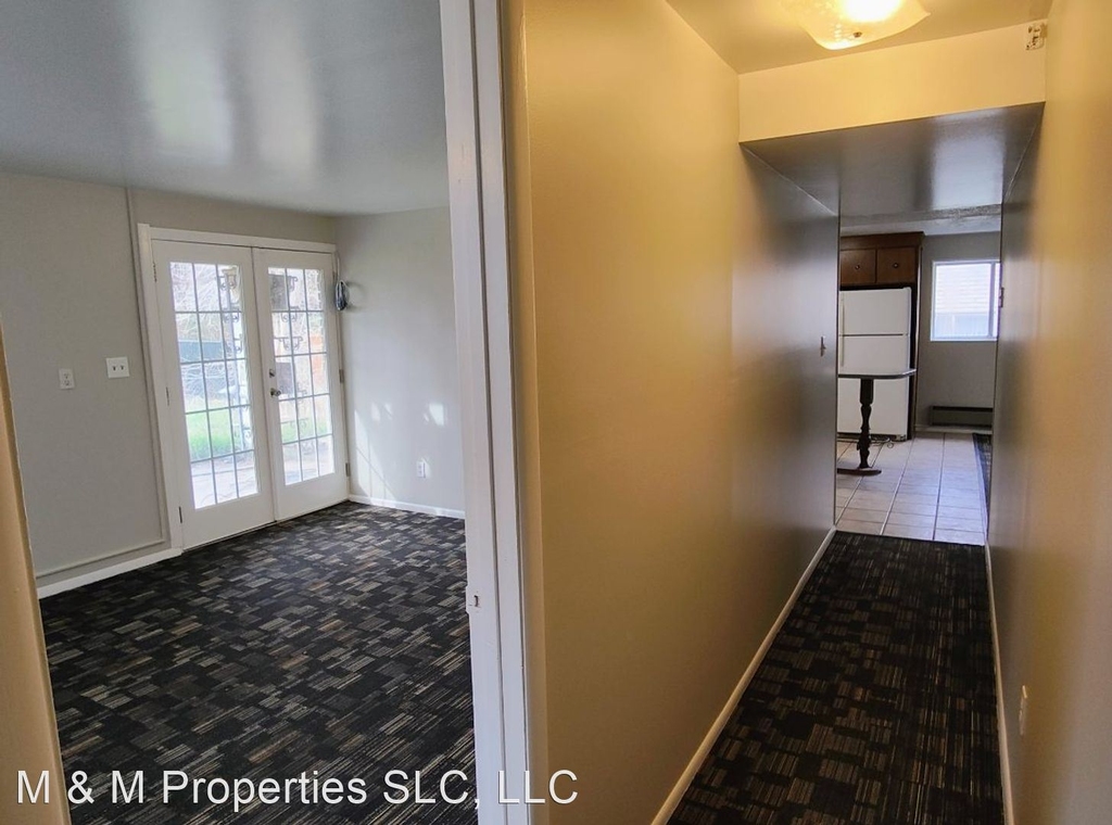 2496 E Newport Cir - Photo 22