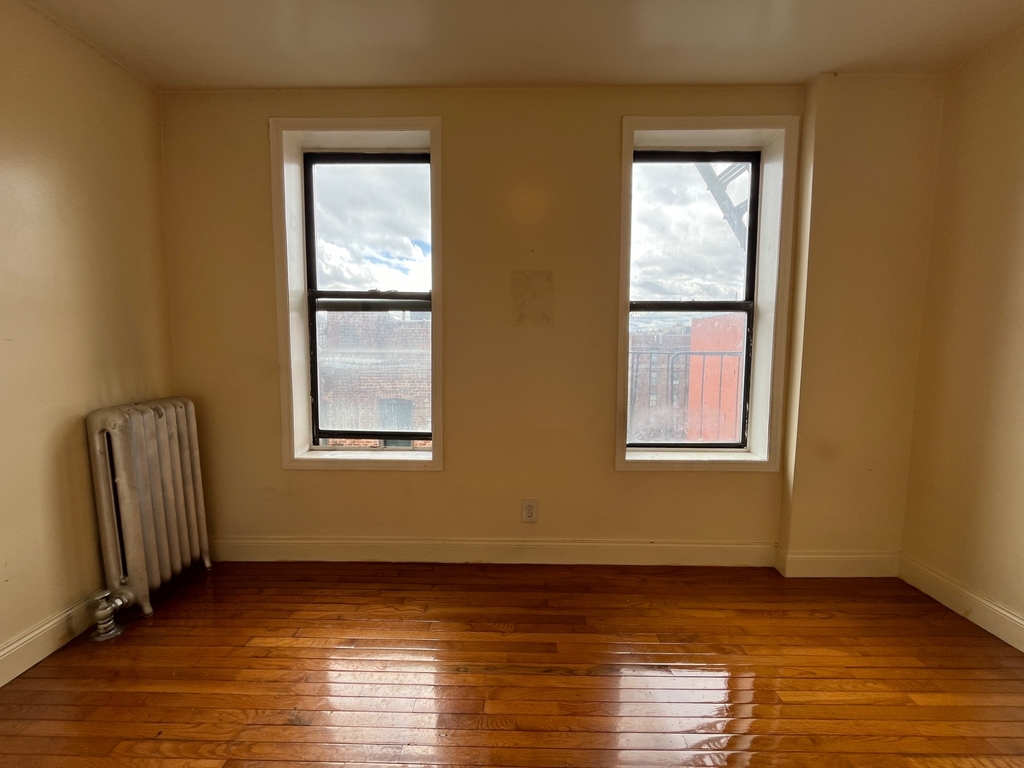 4996 Broadway - Photo 2