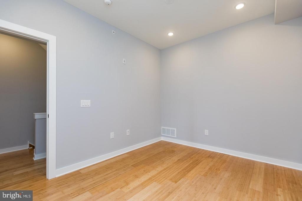 2230 Frankford Ave - Photo 23