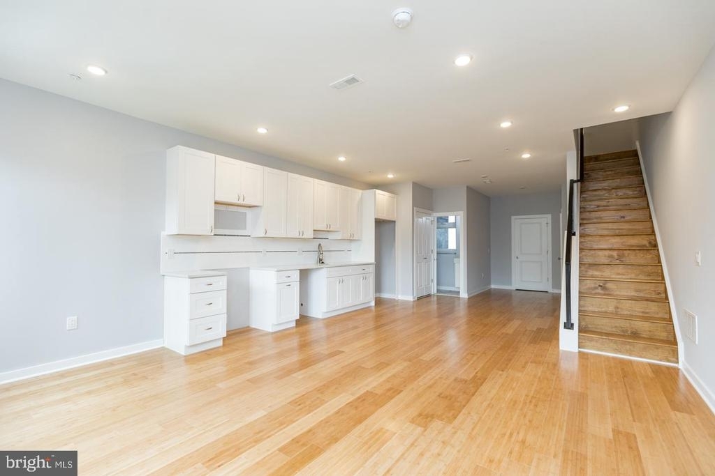 2230 Frankford Ave - Photo 4