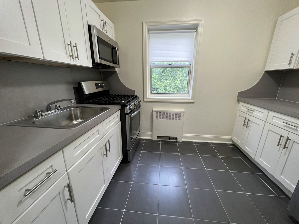 528 Howard Avenue - Photo 1