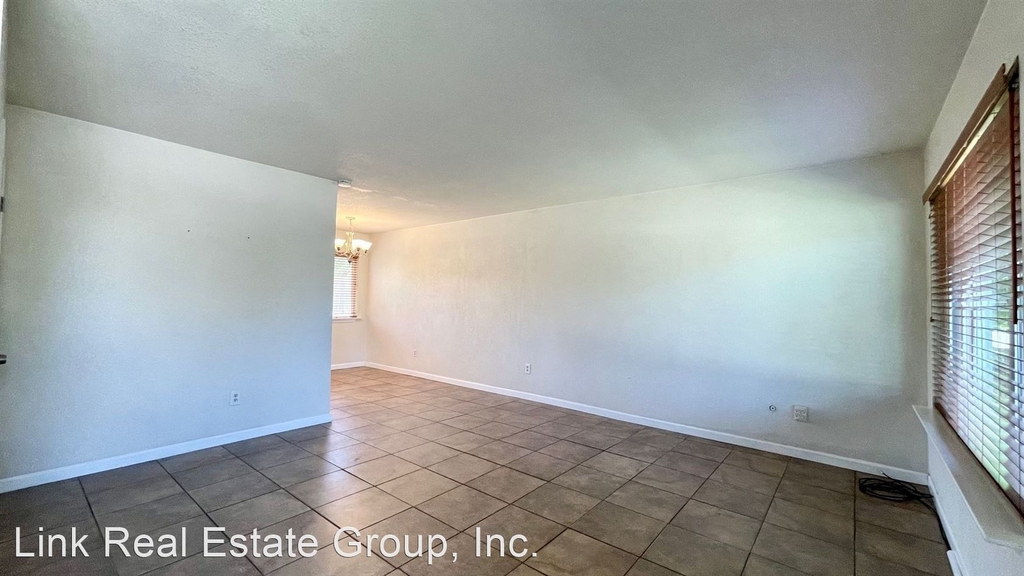 1173 Laurel Lane - Photo 2