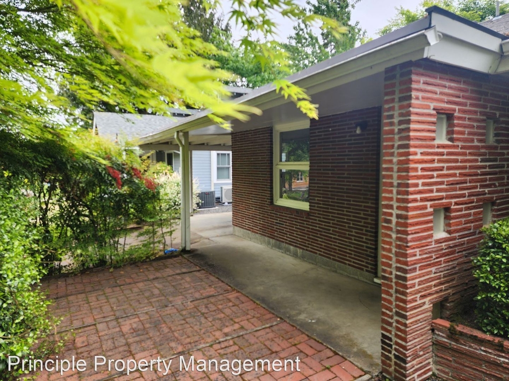 1785 Walnut Street - Photo 2