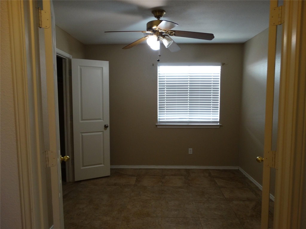 15305 Velias Way - Photo 6