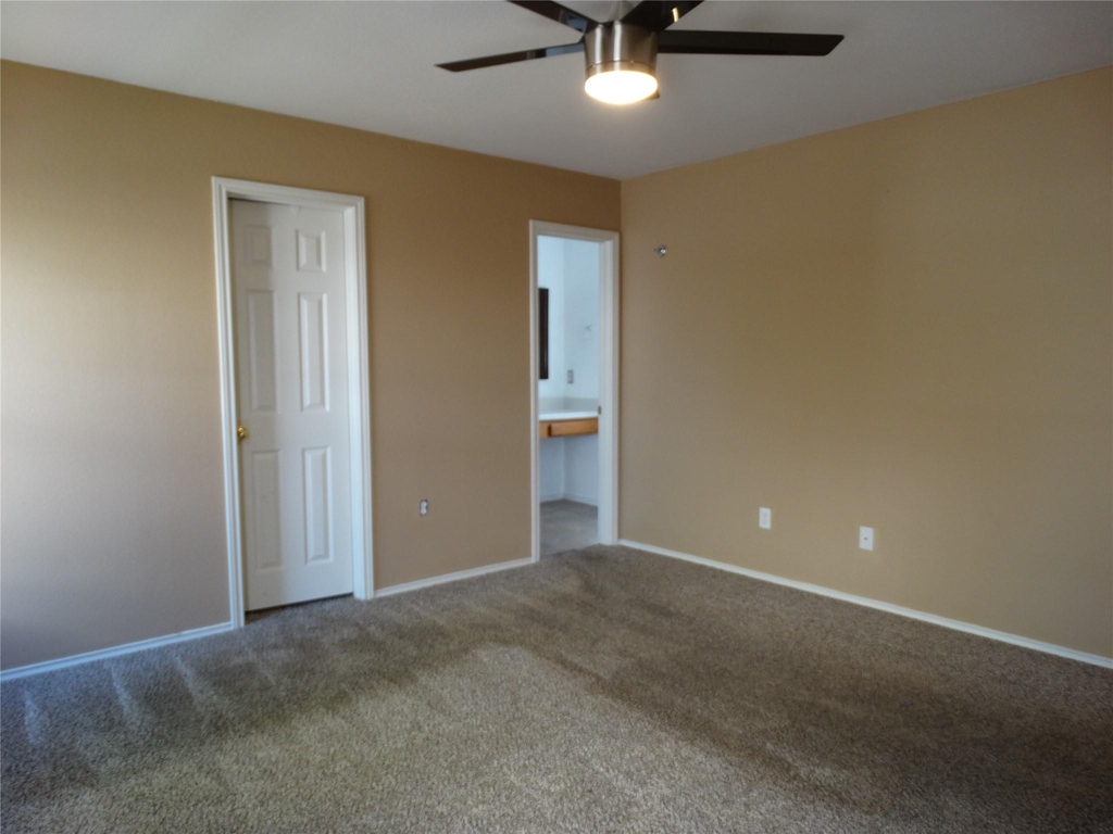 15305 Velias Way - Photo 5