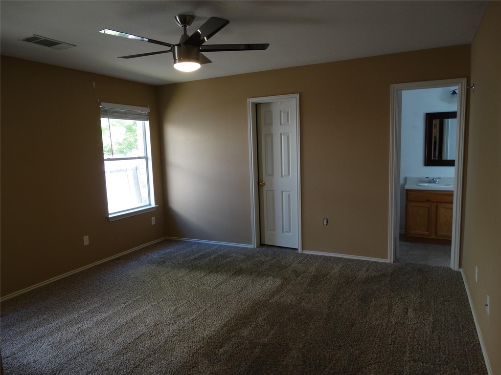 15305 Velias Way - Photo 4