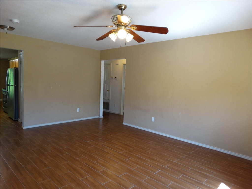 15305 Velias Way - Photo 2