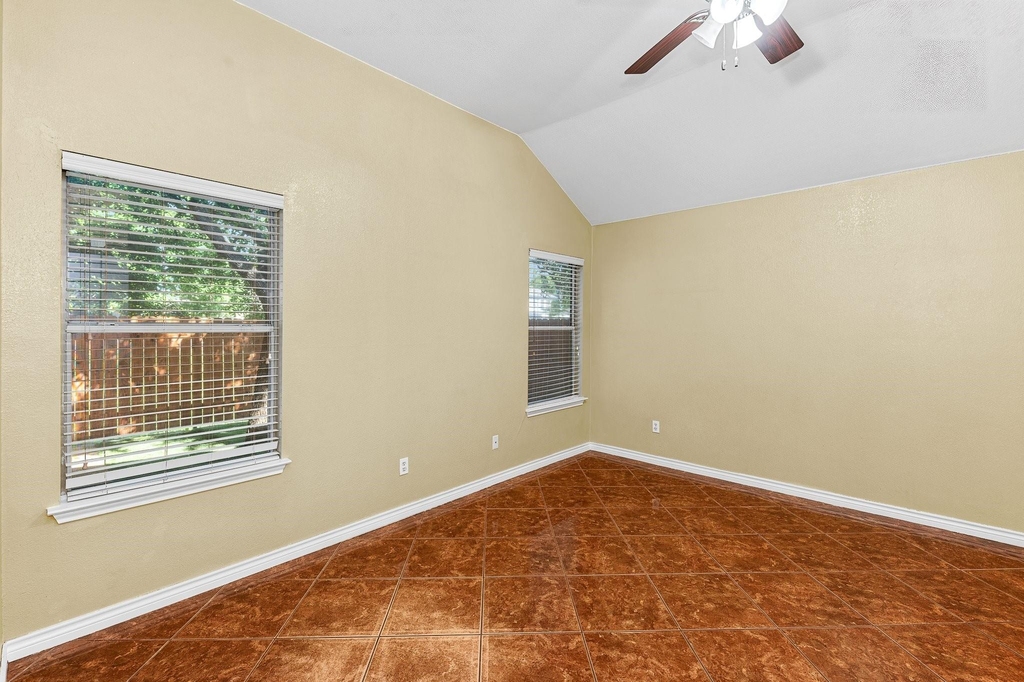 1229 Laurelleaf Dr - Photo 17