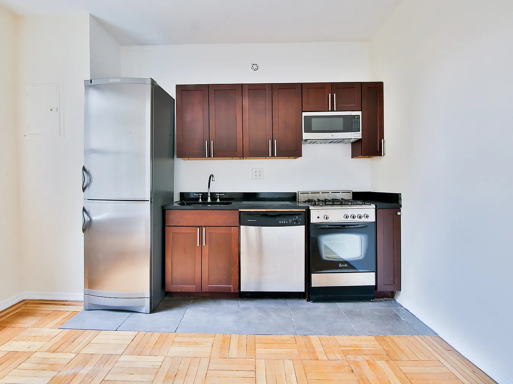 West Village (7th ave and west 11th) - Photo 2