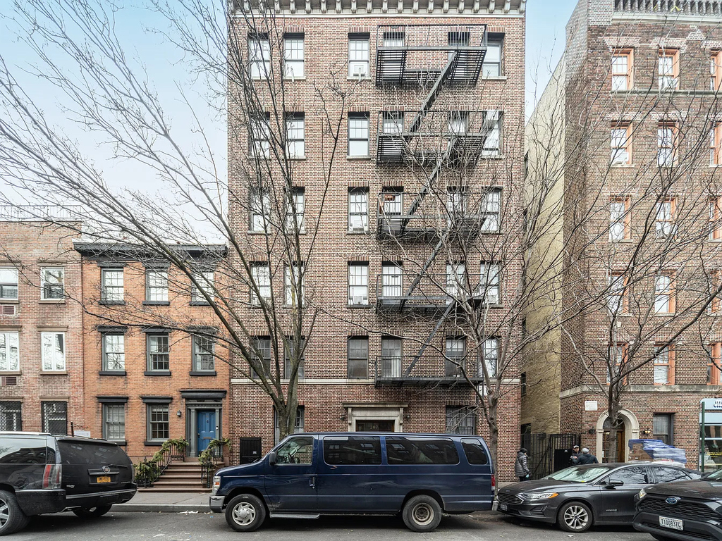 West Village (7th ave and west 11th) - Photo 6