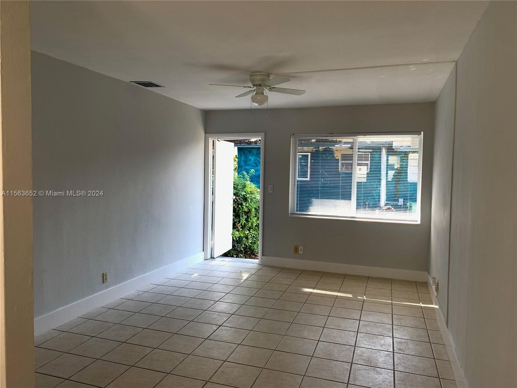 240 Nw 5th Ave - Photo 3