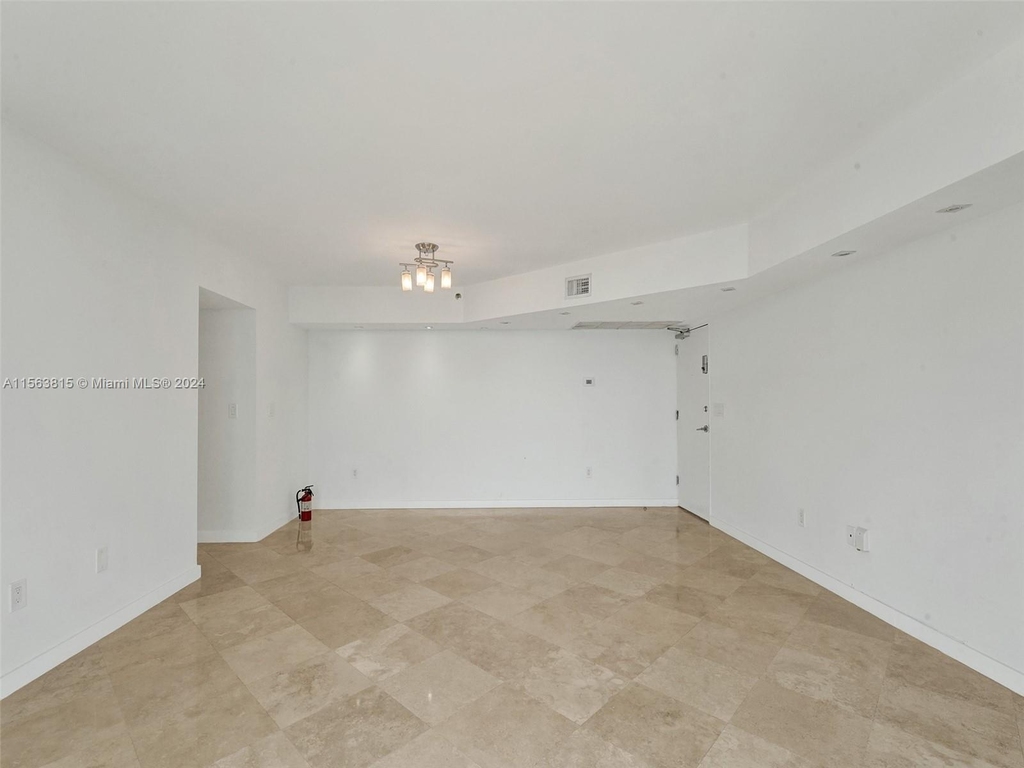 5900 Collins Ave - Photo 67