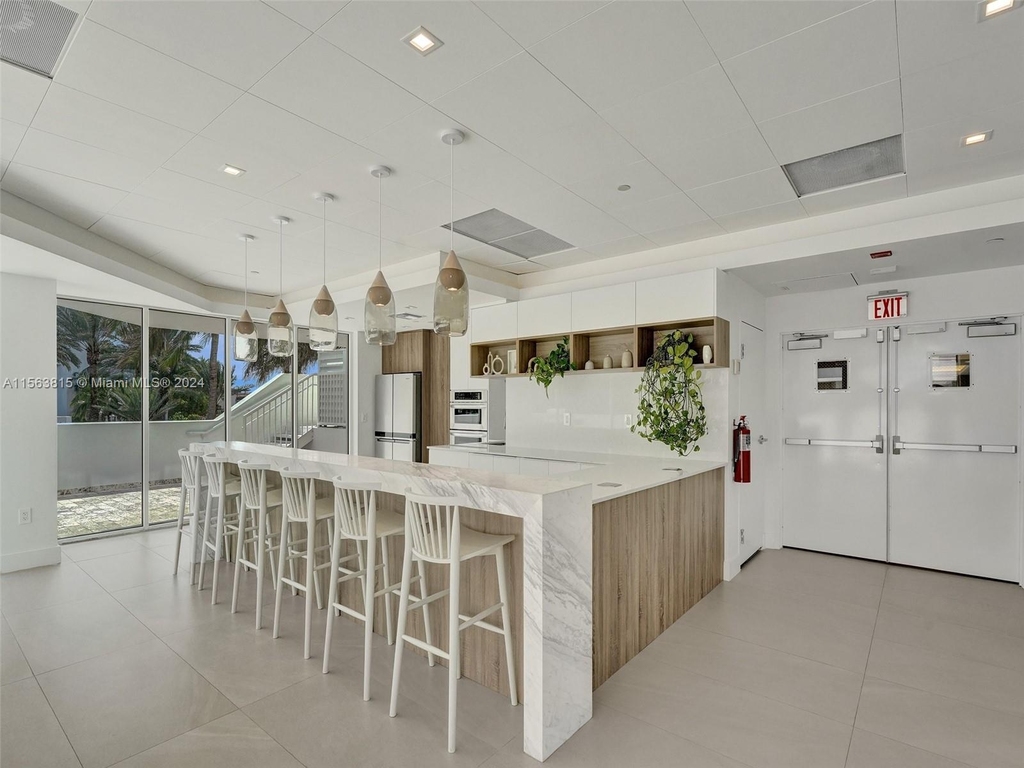5900 Collins Ave - Photo 18