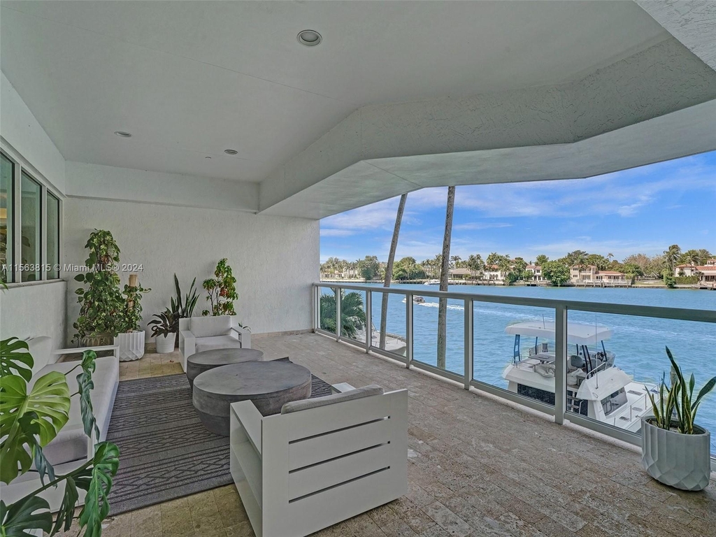 5900 Collins Ave - Photo 37