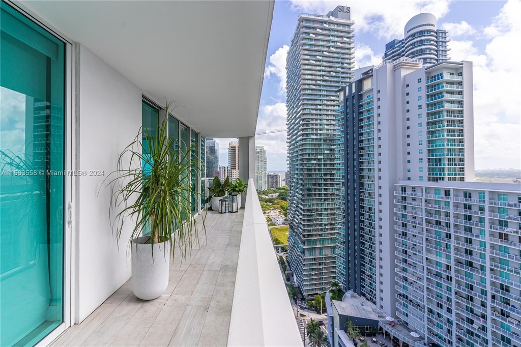 1080 Brickell Ave - Photo 4