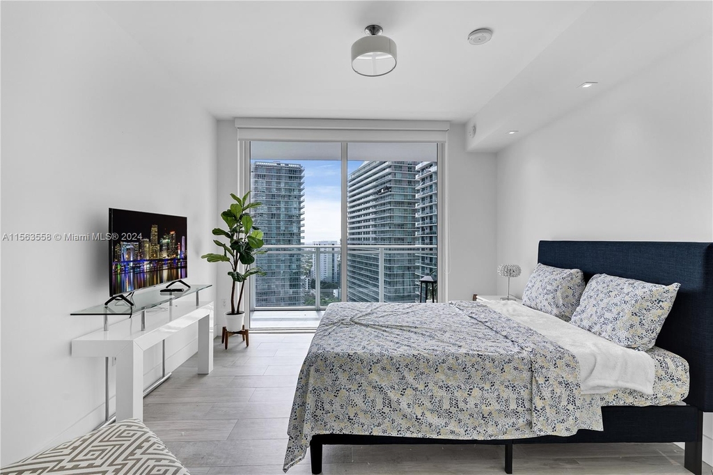 1080 Brickell Ave - Photo 15