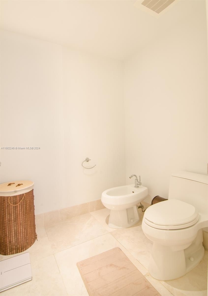 17001 Collins Ave - Photo 30