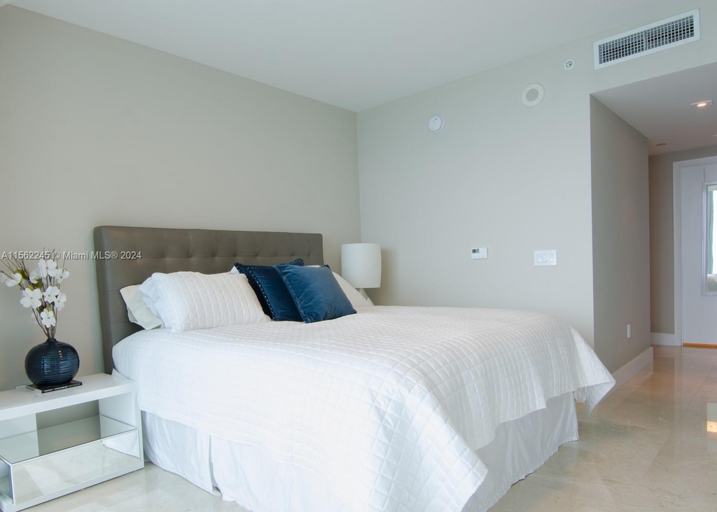 17001 Collins Ave - Photo 13