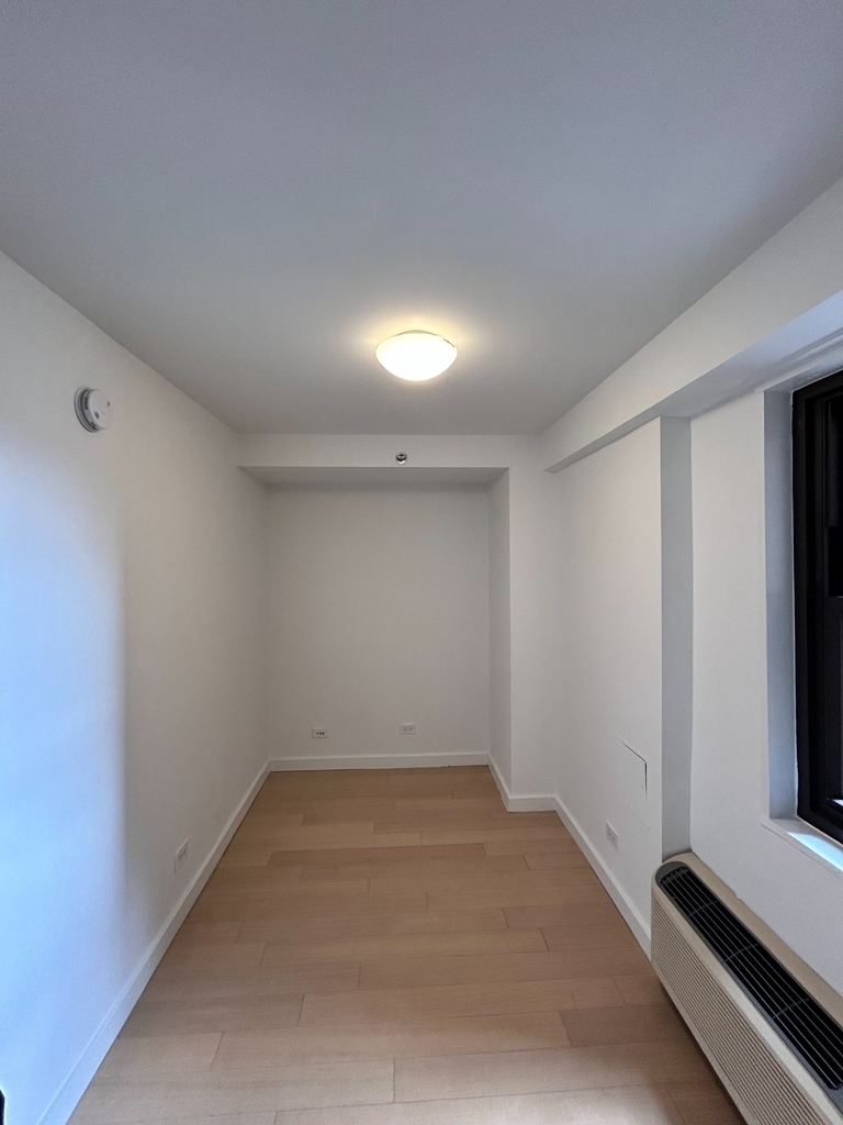 222 East 39th Street - Photo 1