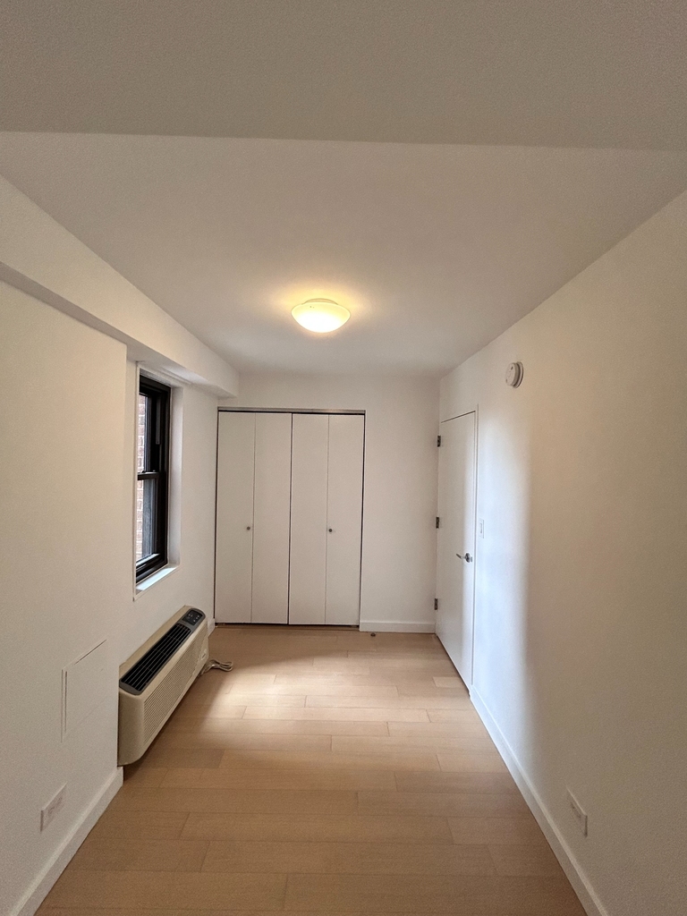 222 East 39th Street - Photo 2