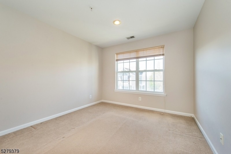 102 Lakeview Ct - Photo 10