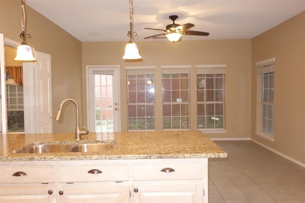 577 Raintree Circle - Photo 2