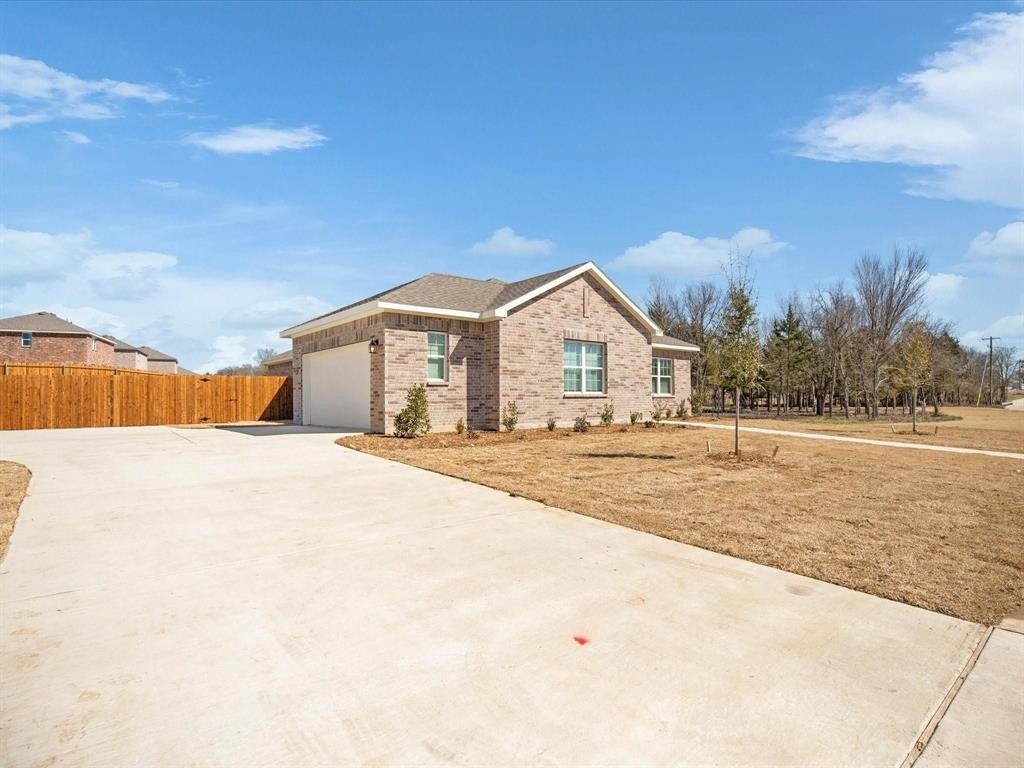 2704 Cinnamon Springs Drive - Photo 1