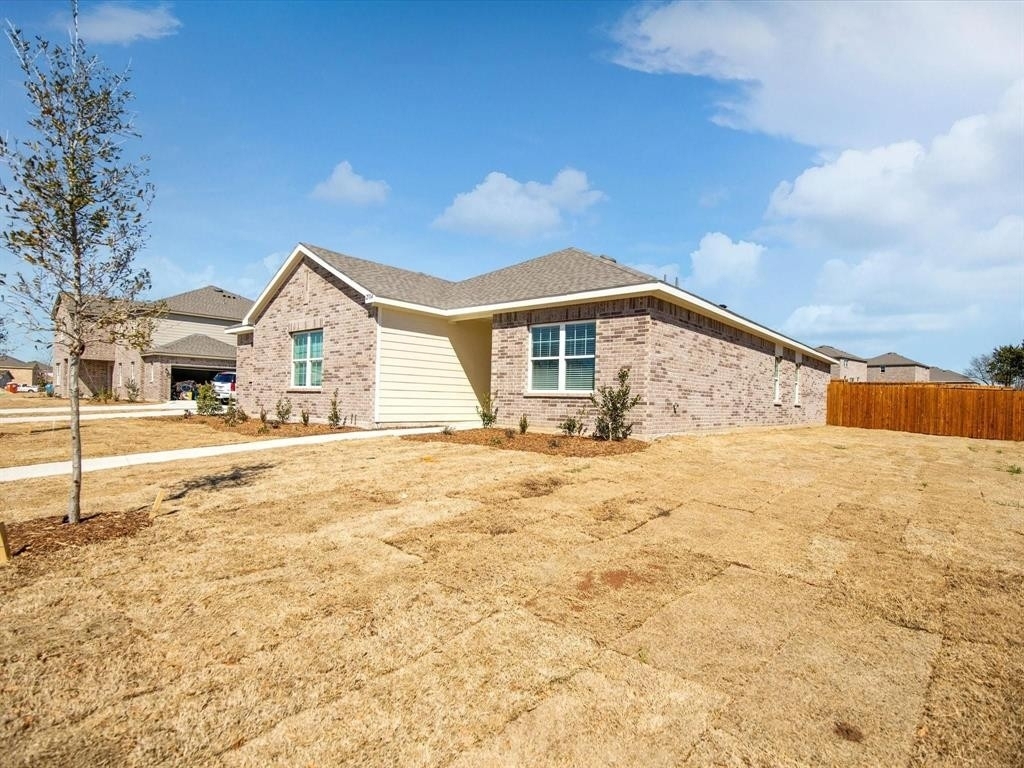 2704 Cinnamon Springs Drive - Photo 2