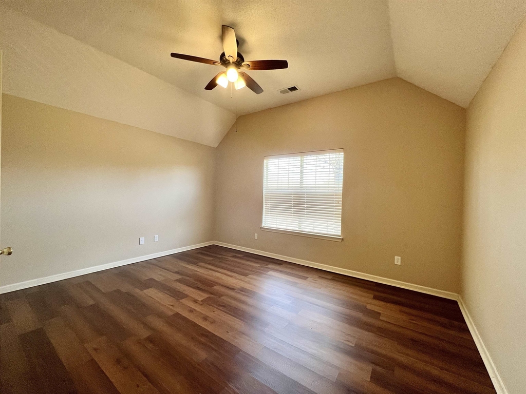 1507 Pemberton - Photo 4