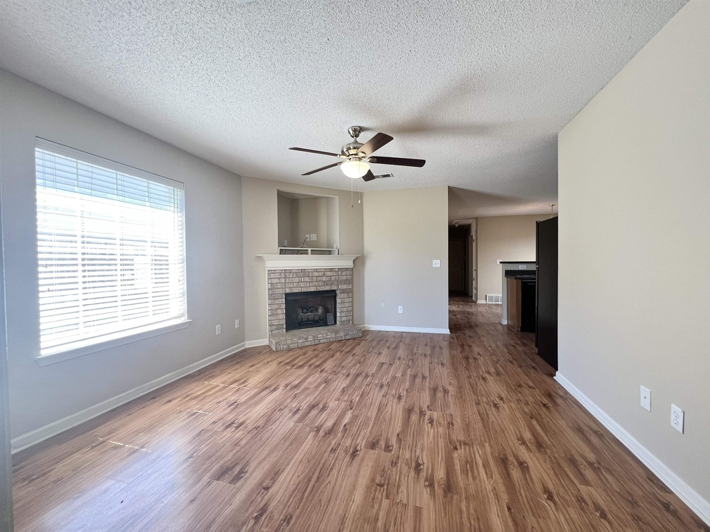 1507 Pemberton - Photo 1