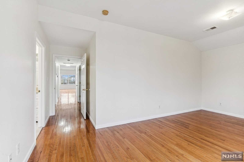 28 West 16th Street - Photo 20