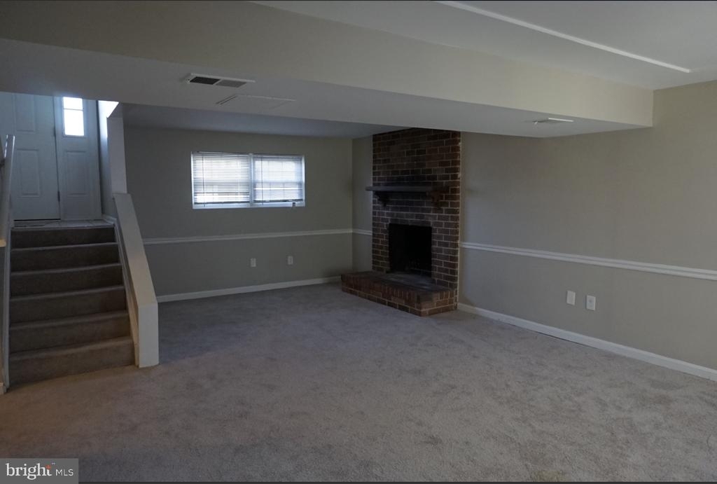 1319 Craghill Ct - Photo 2