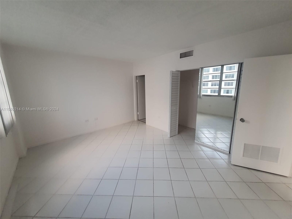 801 Brickell Bay Dr - Photo 17