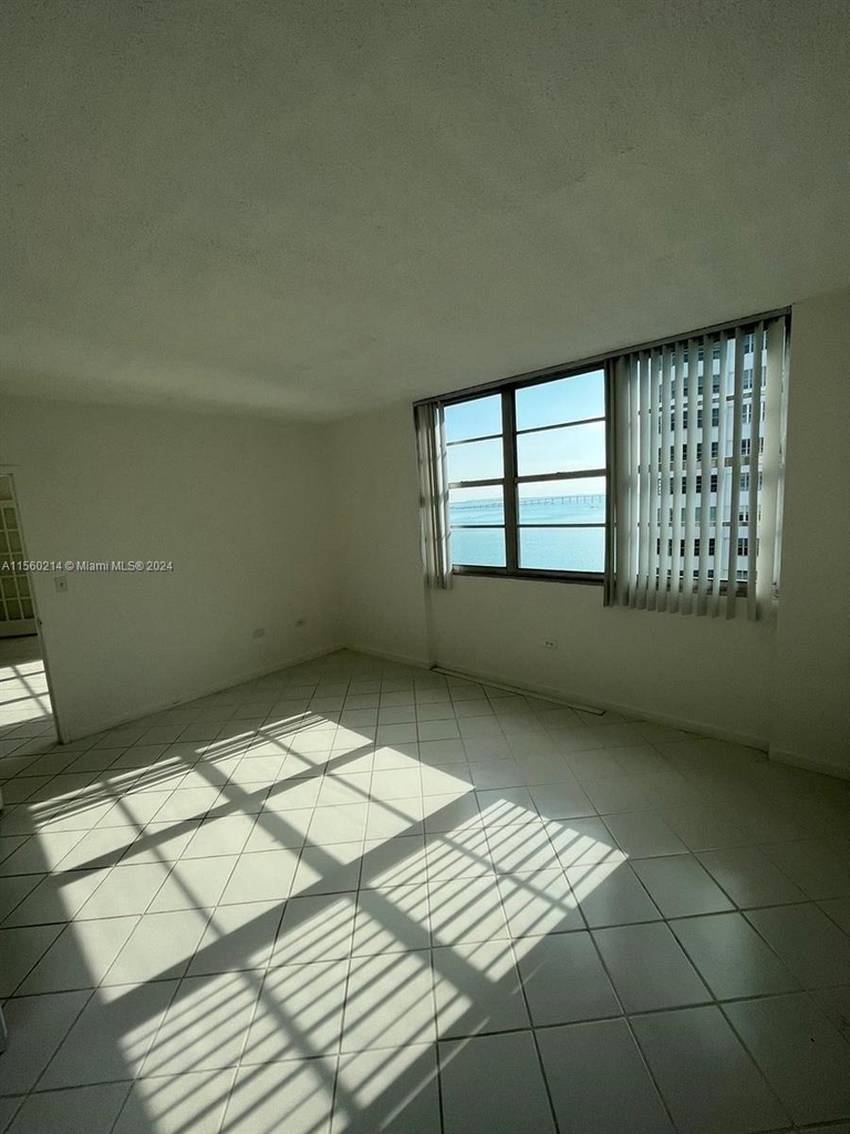 801 Brickell Bay Dr - Photo 6