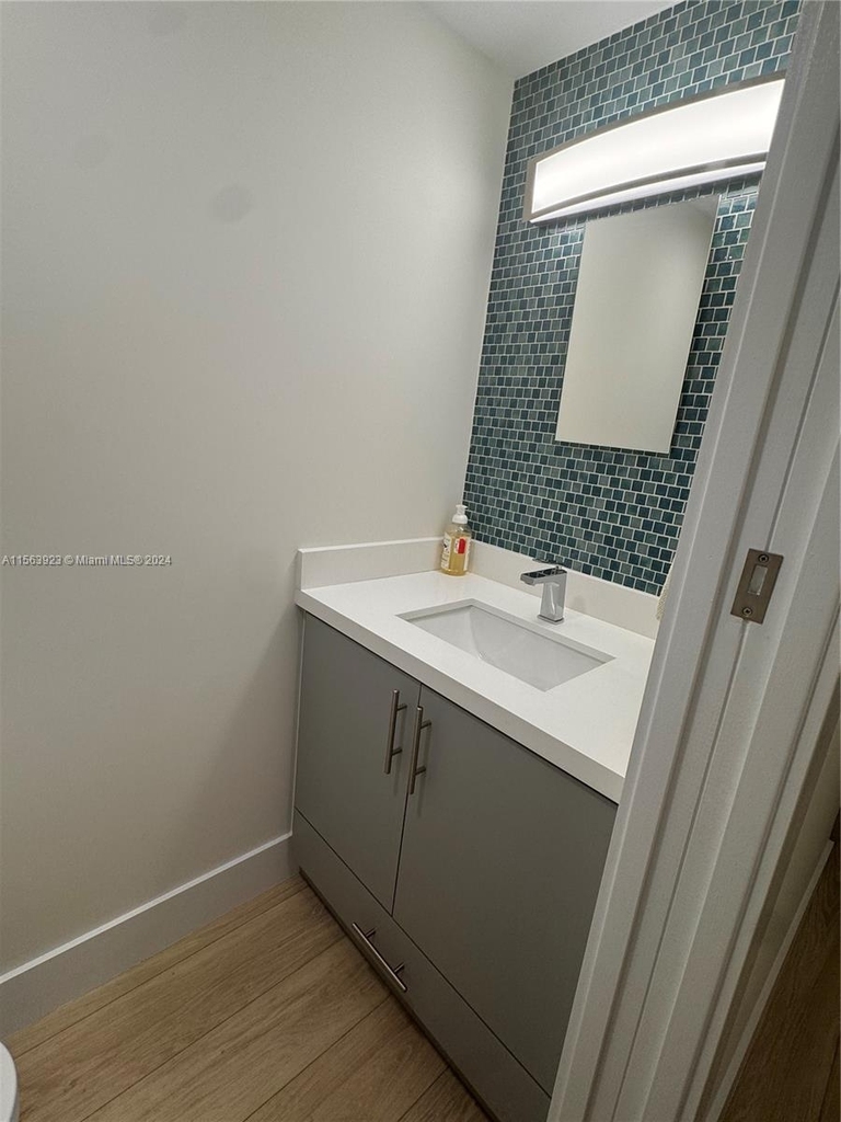 2457 Collins Ave - Photo 2