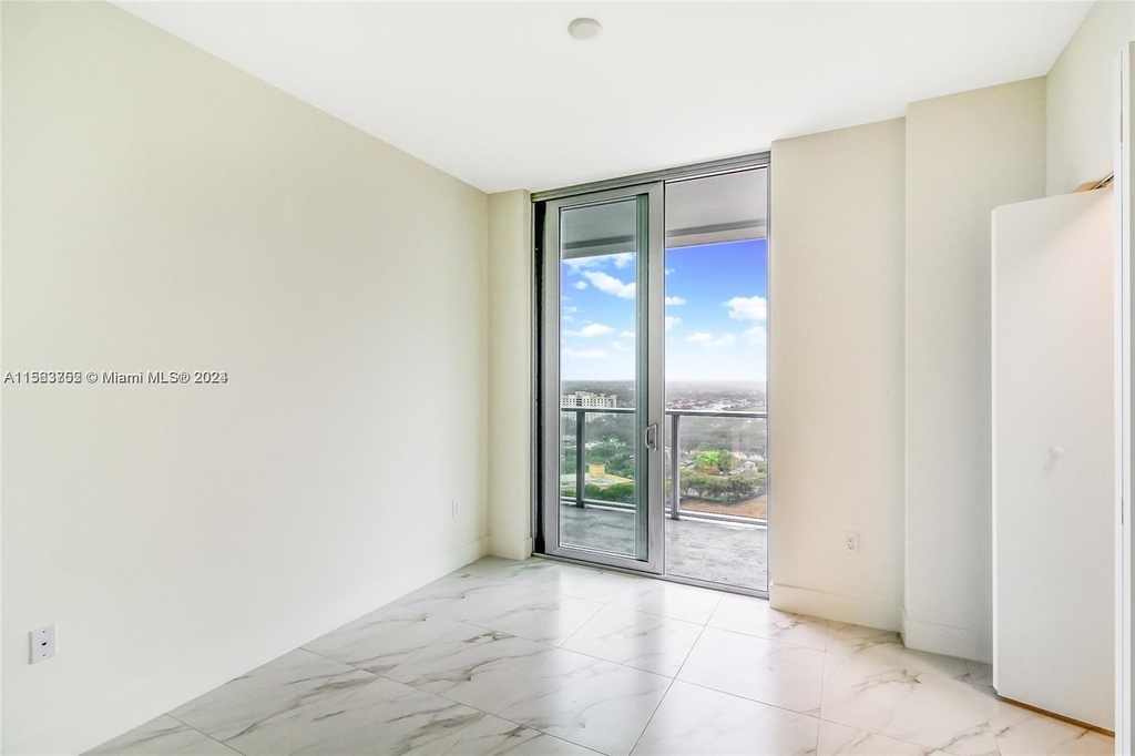 2000 Metropica Way - Photo 2