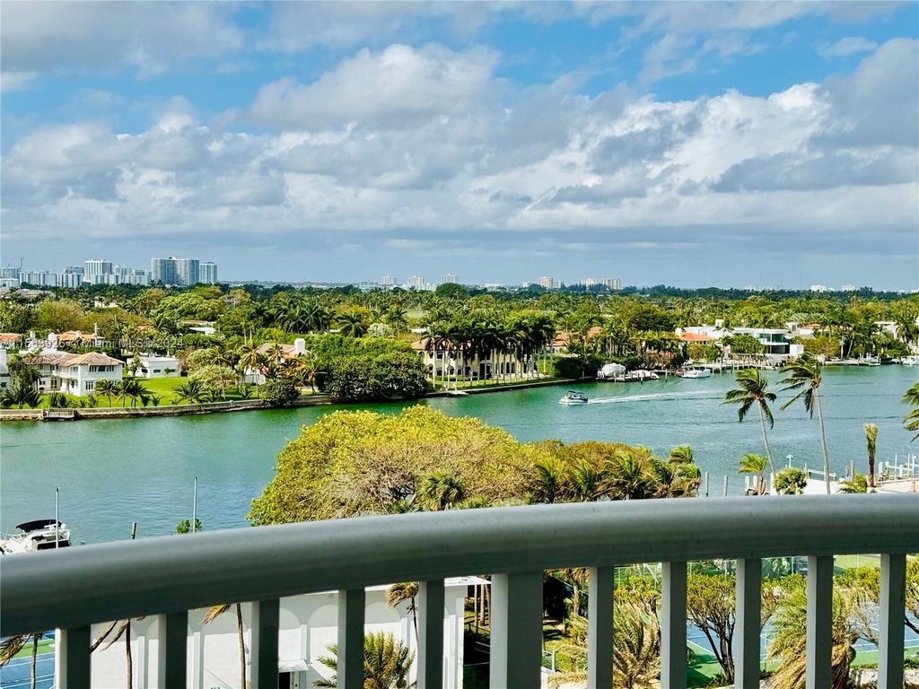 5401 Collins Ave - Photo 8