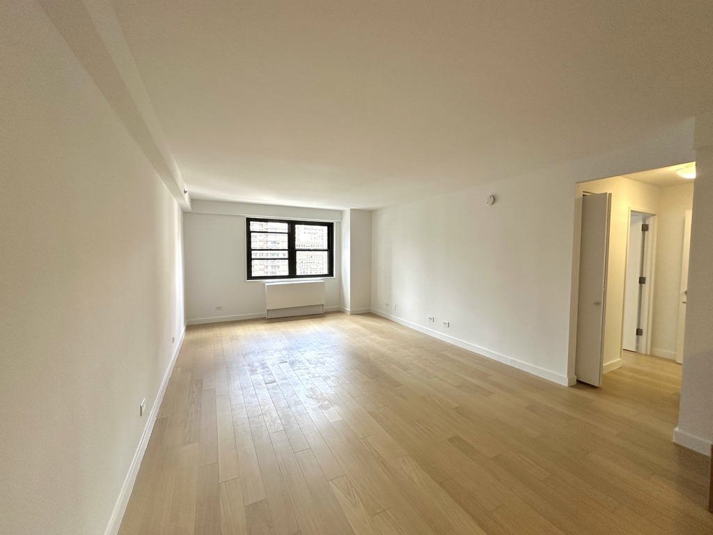 222 East 39th Street - Photo 0