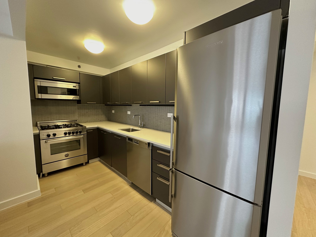 222 East 39th Street - Photo 2