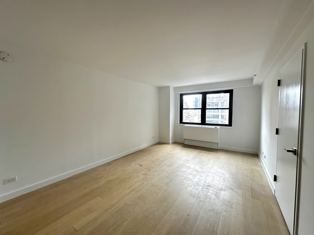 222 East 39th Street - Photo 0