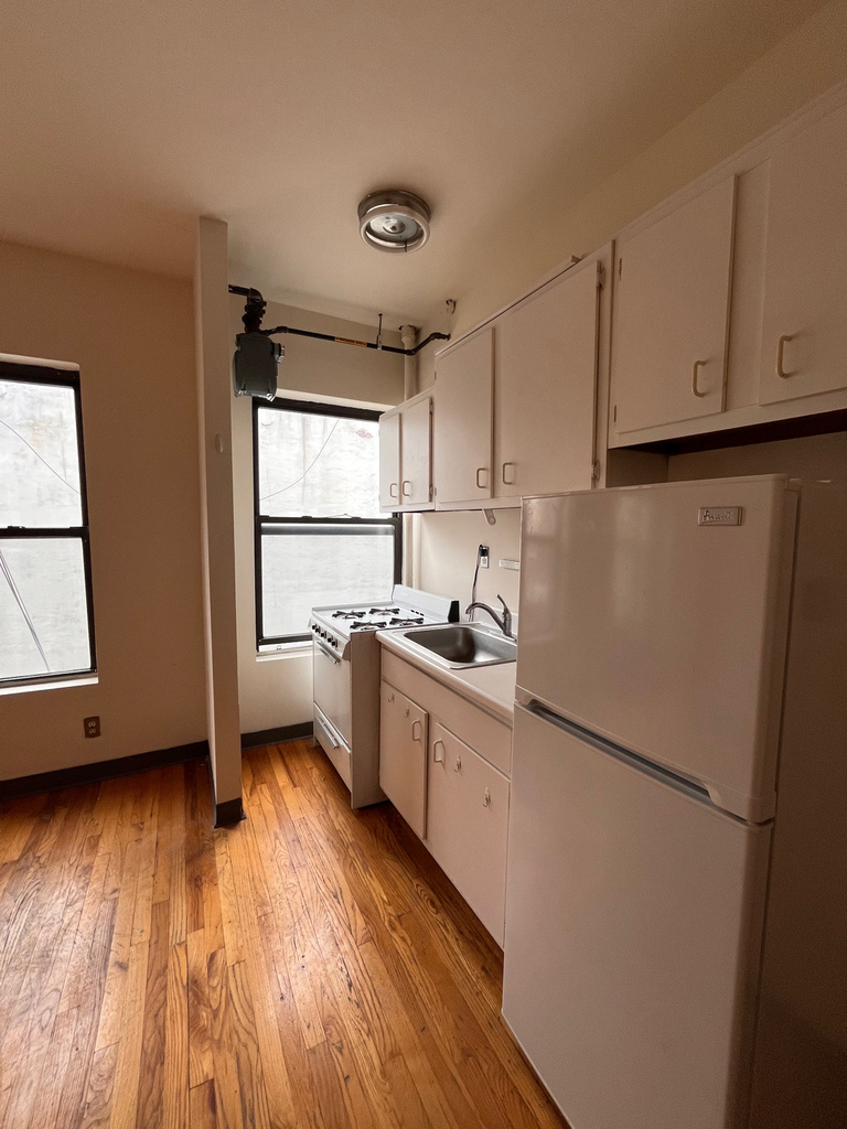 328 East 14th Street - Photo 2