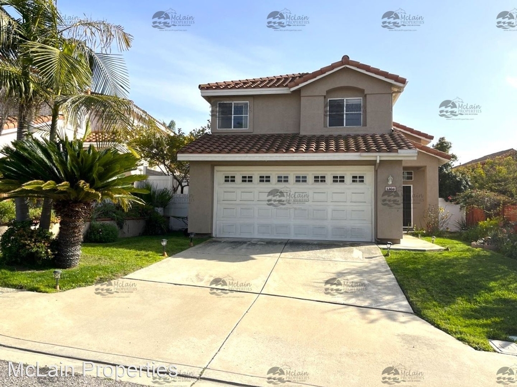 1304 La Crescentia Dr - Photo 0