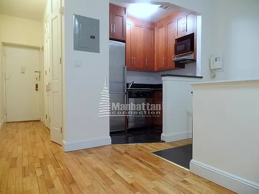 1661 York Avenue - Photo 2