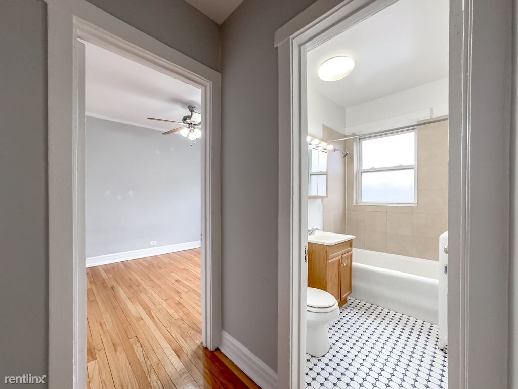 4404 N. Rockwell, Unit 7 - Photo 17